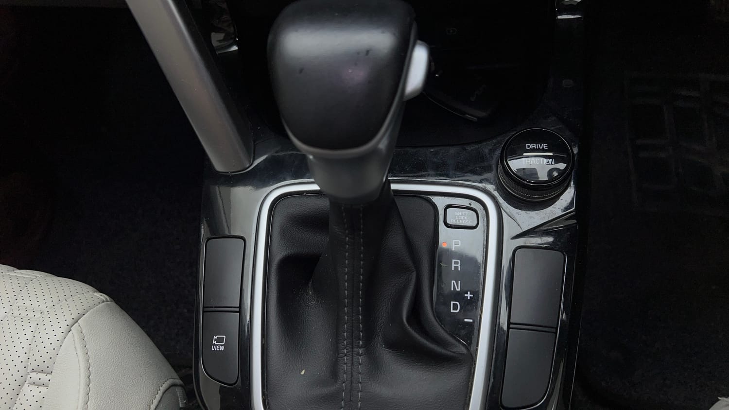 Used 2023 kia Seltos HTX 1.5 Petrol IVT Petrol Automatic interior GEAR  KNOB VIEW