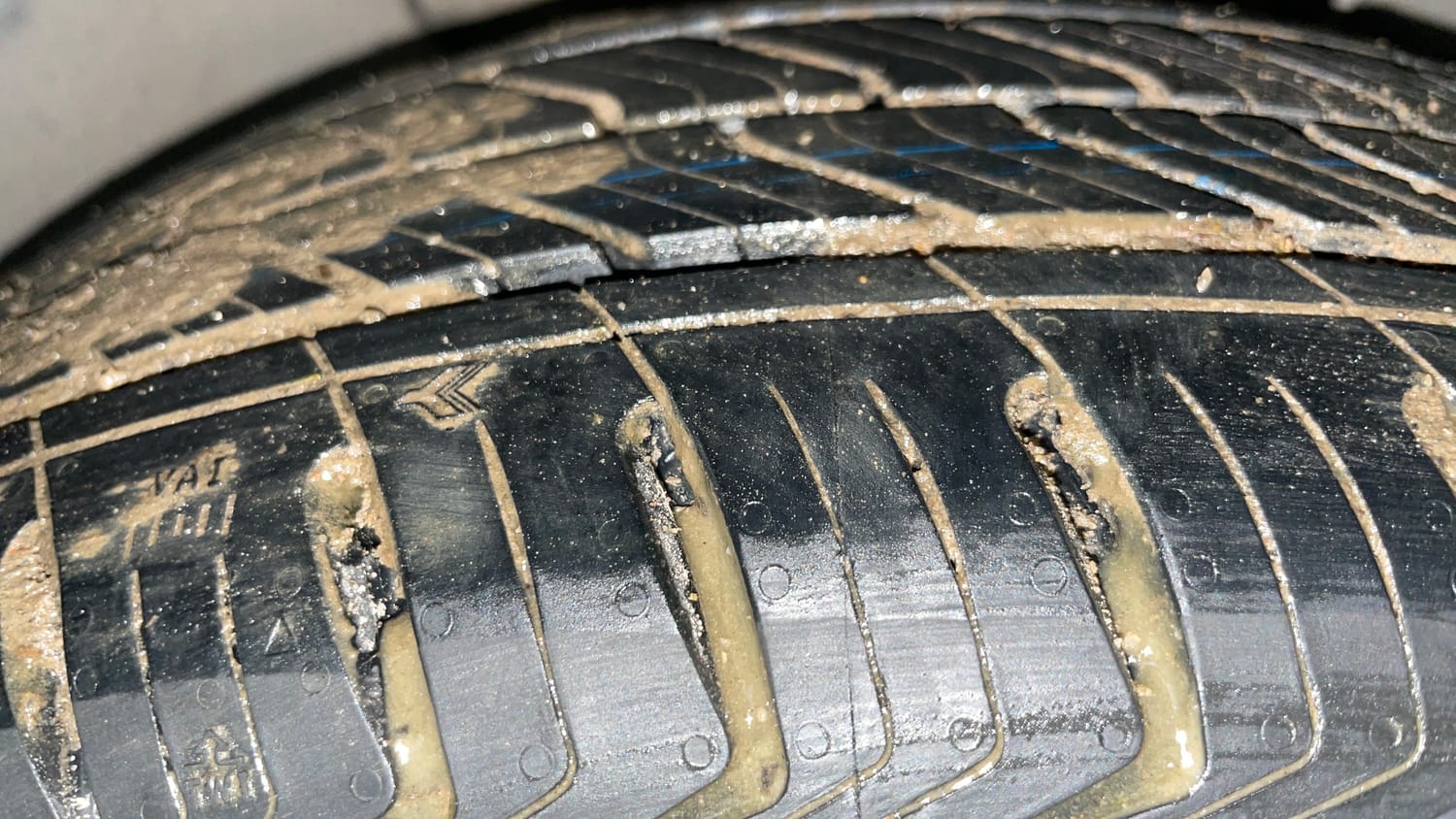 Used 2022 Tata Tigor XZA Plus Petrol Automatic tyres RIGHT FRONT TYRE TREAD VIEW