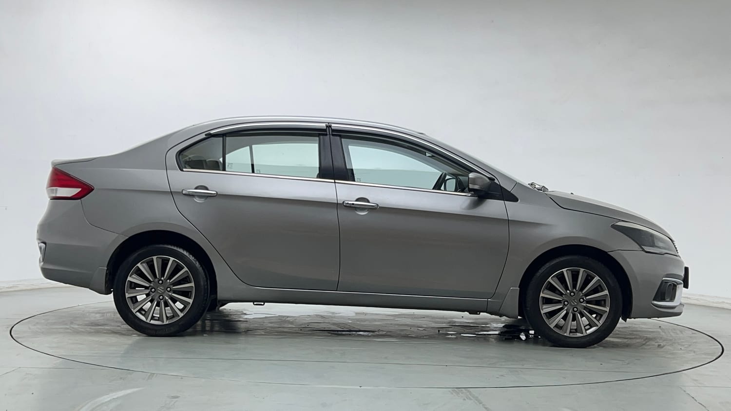 Used 2020 Maruti Suzuki Ciaz Alpha Hybrid 1.5 Petrol Manual exterior RIGHT SIDE VIEW