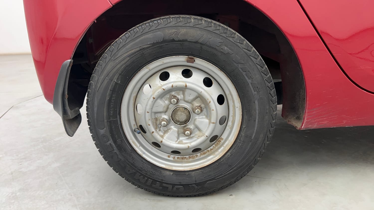 Used 2016 Hyundai Eon Era + AirBag Petrol Manual tyres RIGHT REAR TYRE RIM VIEW