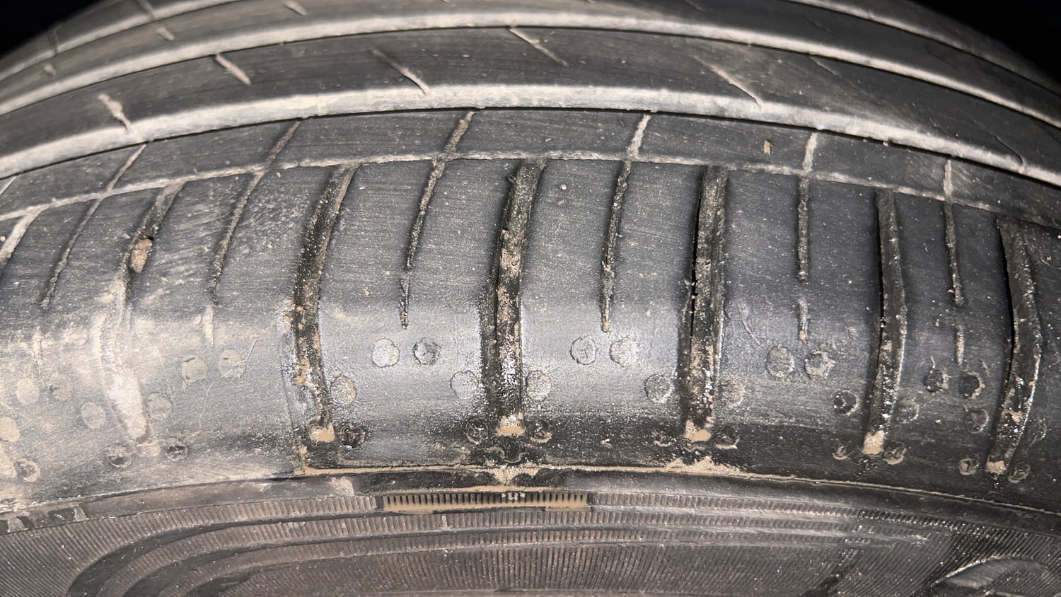 Used 2024 Tata Curvv Creative Plus S 1.2 Revotron Petrol 7DCA Petrol Automatic tyres LEFT FRONT TYRE TREAD VIEW