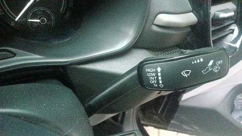 Used 2025 Skoda Kylaq Signature Petrol Manual top_features Rain sensing wipers
