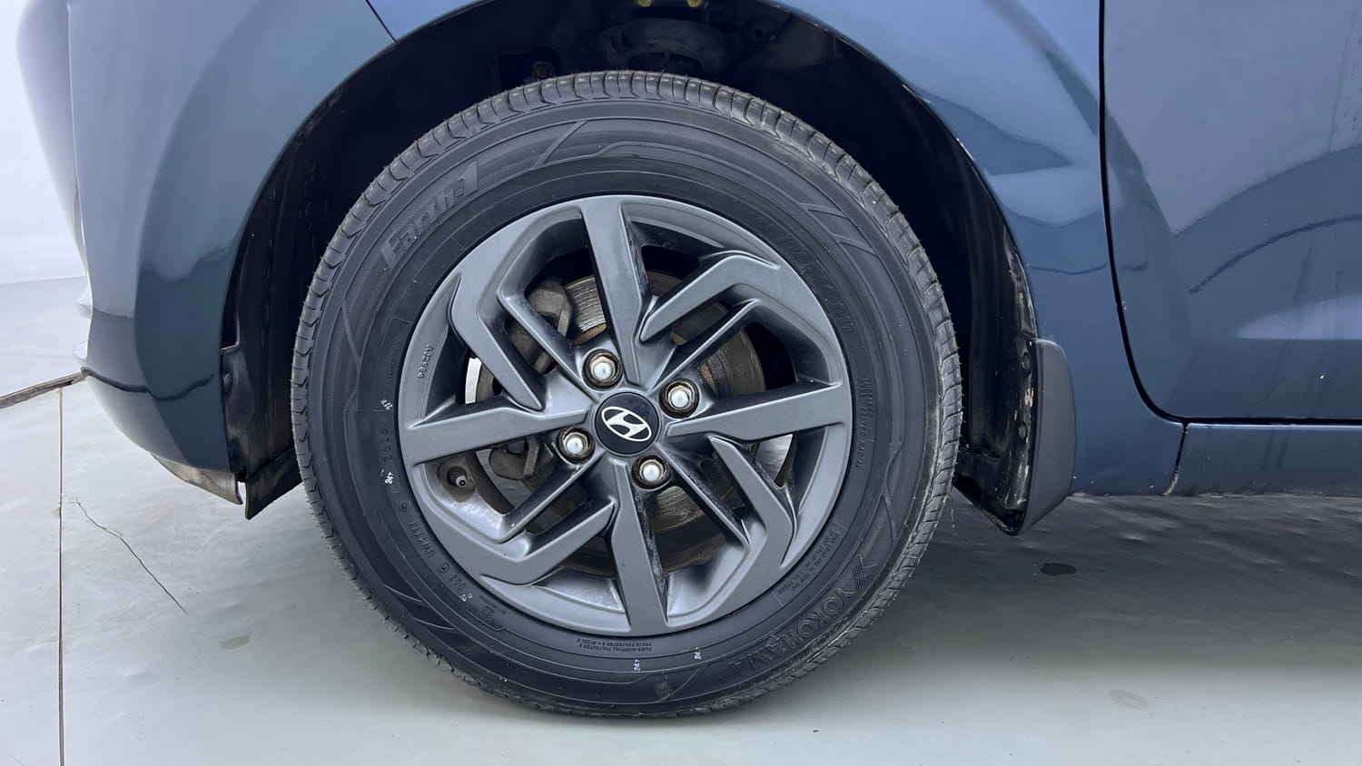 Used 2020 Hyundai Grand i10 Nios Sportz AMT 1.2 Kappa VTVT Petrol Automatic tyres LEFT FRONT TYRE RIM VIEW