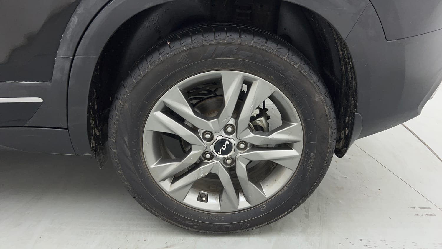 Used 2023 kia Seltos HTX 1.5 Petrol IVT Petrol Automatic tyres LEFT REAR TYRE RIM VIEW