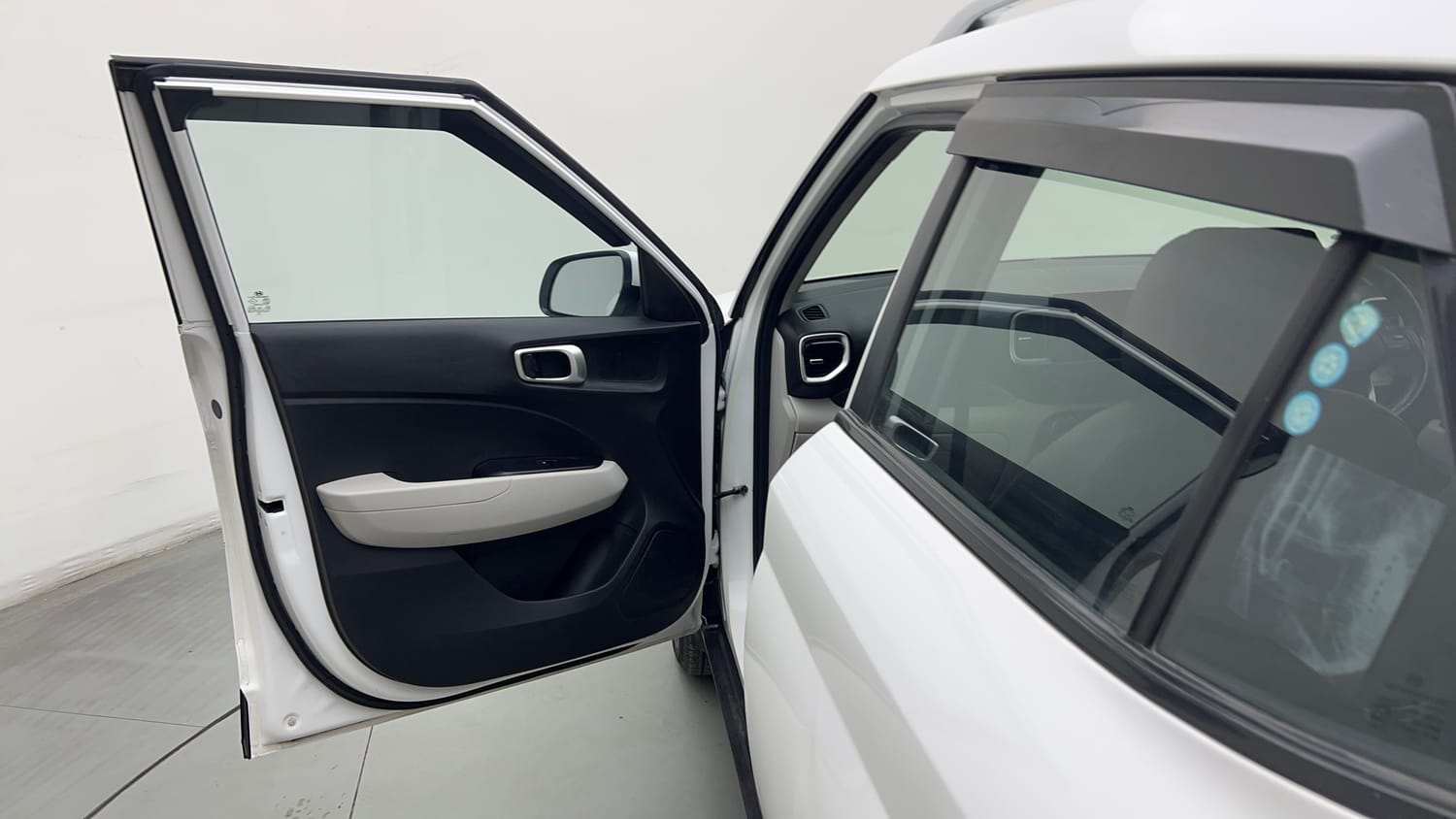 Used 2023 Hyundai Venue S (O) 1.2 Petrol Petrol Manual interior LEFT FRONT DOOR OPEN VIEW