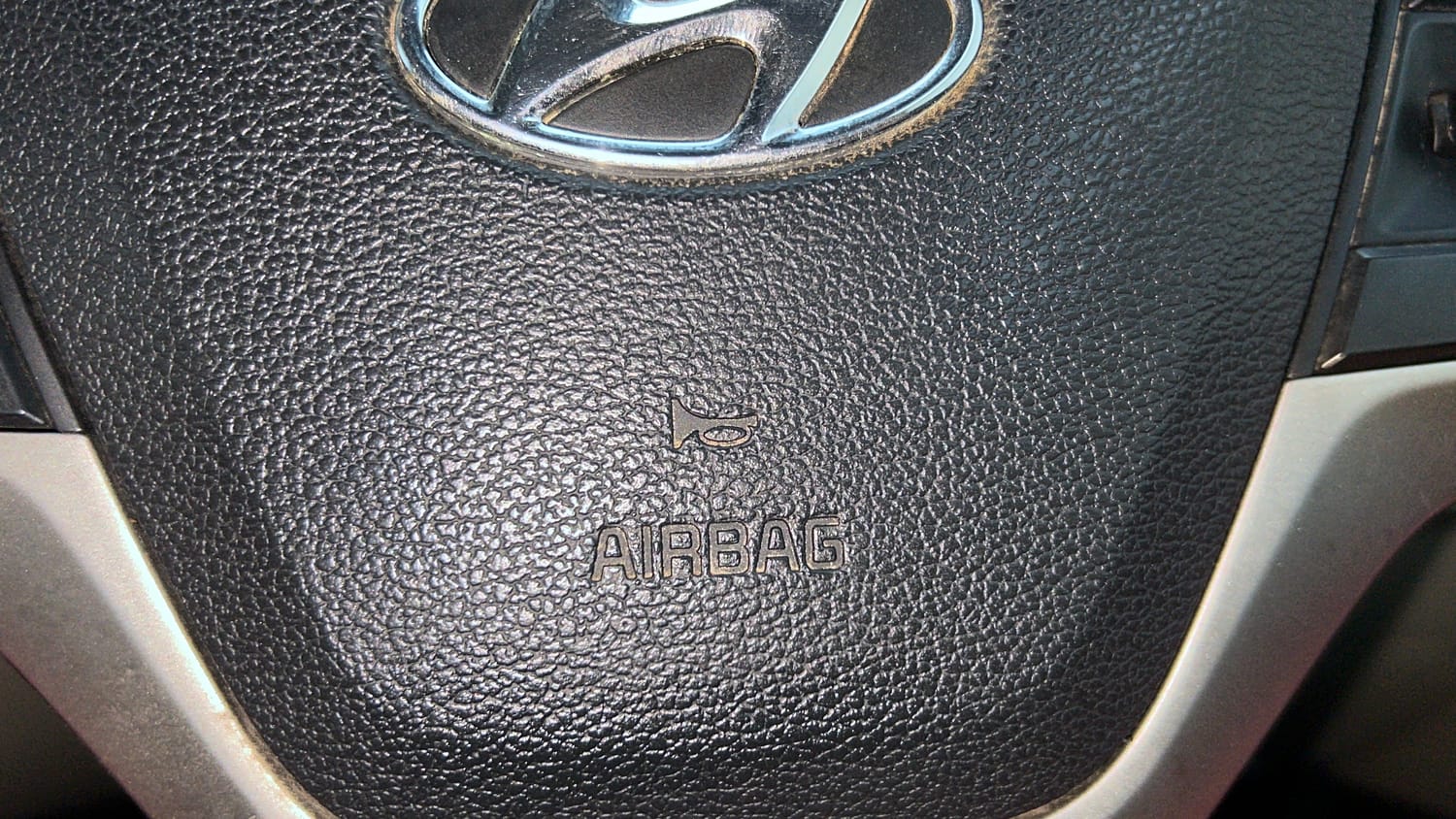 Used 2019 Hyundai Verna SX 1.6 VTVT Petrol Manual top_features Airbags