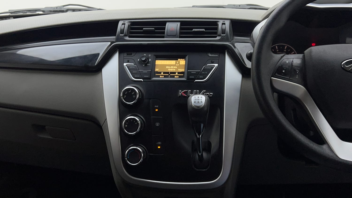 Used 2016 Mahindra KUV100 K6+ 6 STR Petrol Manual interior MUSIC SYSTEM & AC CONTROL VIEW