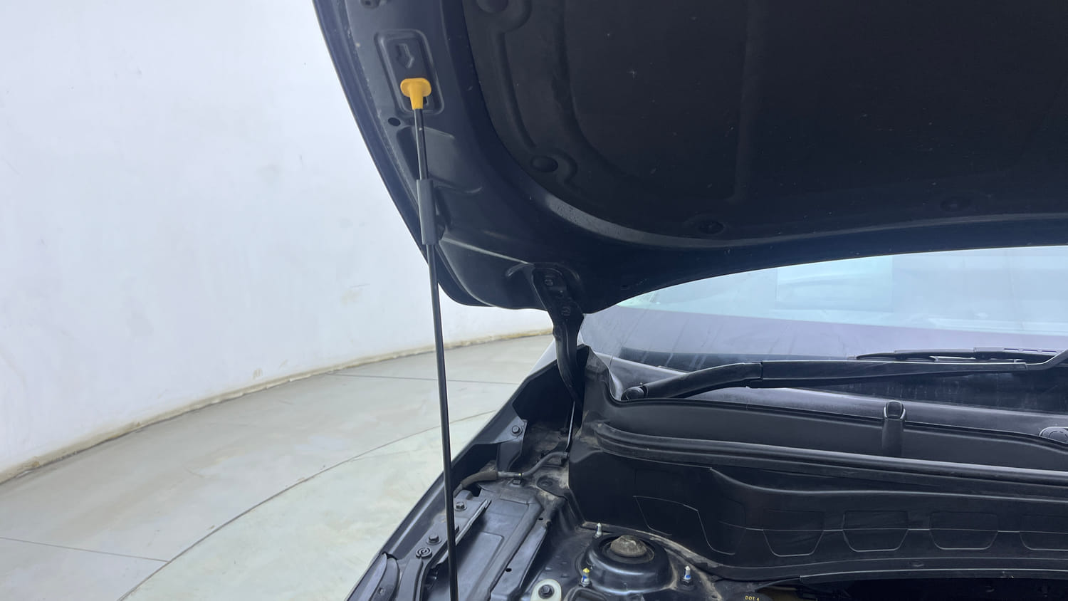 Used 2022 Kia Seltos X Line 1.4 DCT Petrol Automatic engine ENGINE RIGHT SIDE HINGE & APRON VIEW