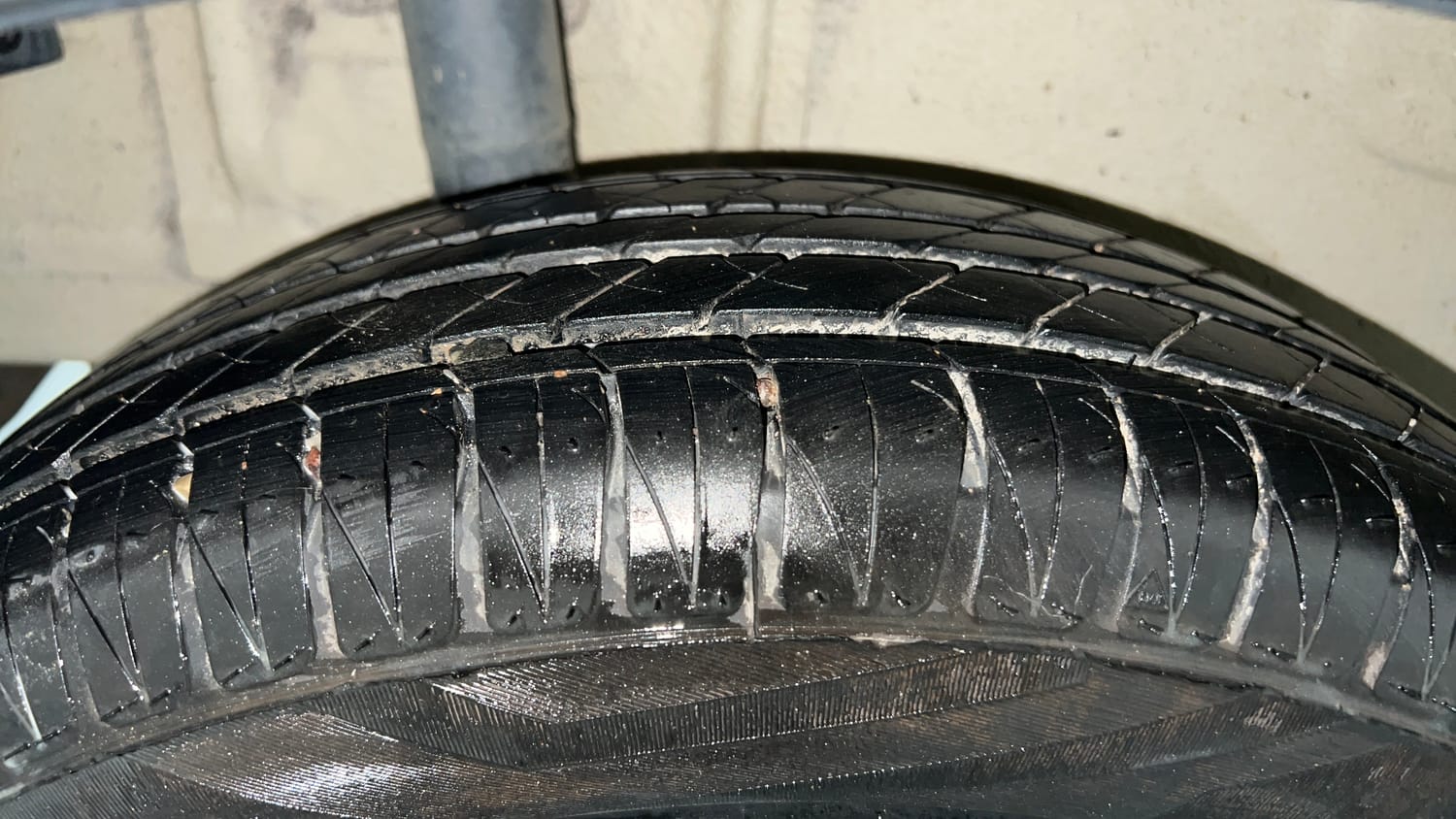 Used 2021 Maruti Suzuki Ignis Alpha 1.2 MT Petrol Manual tyres RIGHT REAR TYRE TREAD VIEW