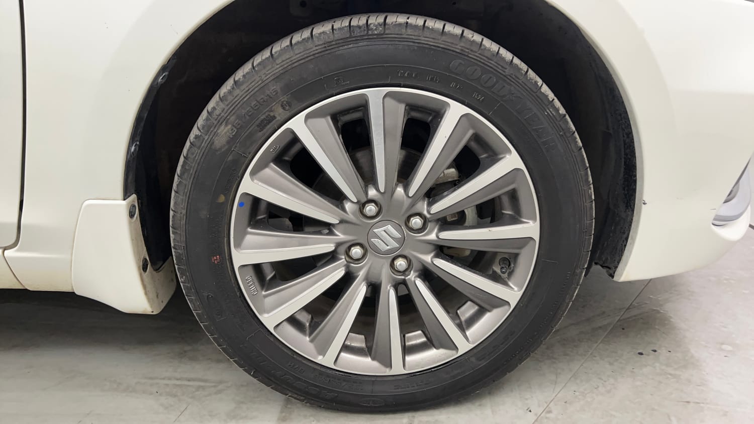 Used 2025 Maruti Suzuki Ciaz Alpha 1.5 AT Petrol Automatic tyres RIGHT FRONT TYRE RIM VIEW