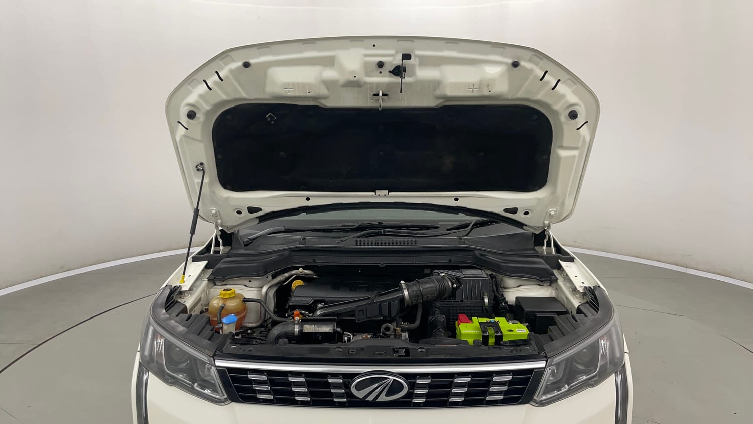 Used 2022 Mahindra XUV 300 W8 (O) 1.2 Petrol Petrol Manual engine ENGINE & BONNET OPEN FRONT VIEW