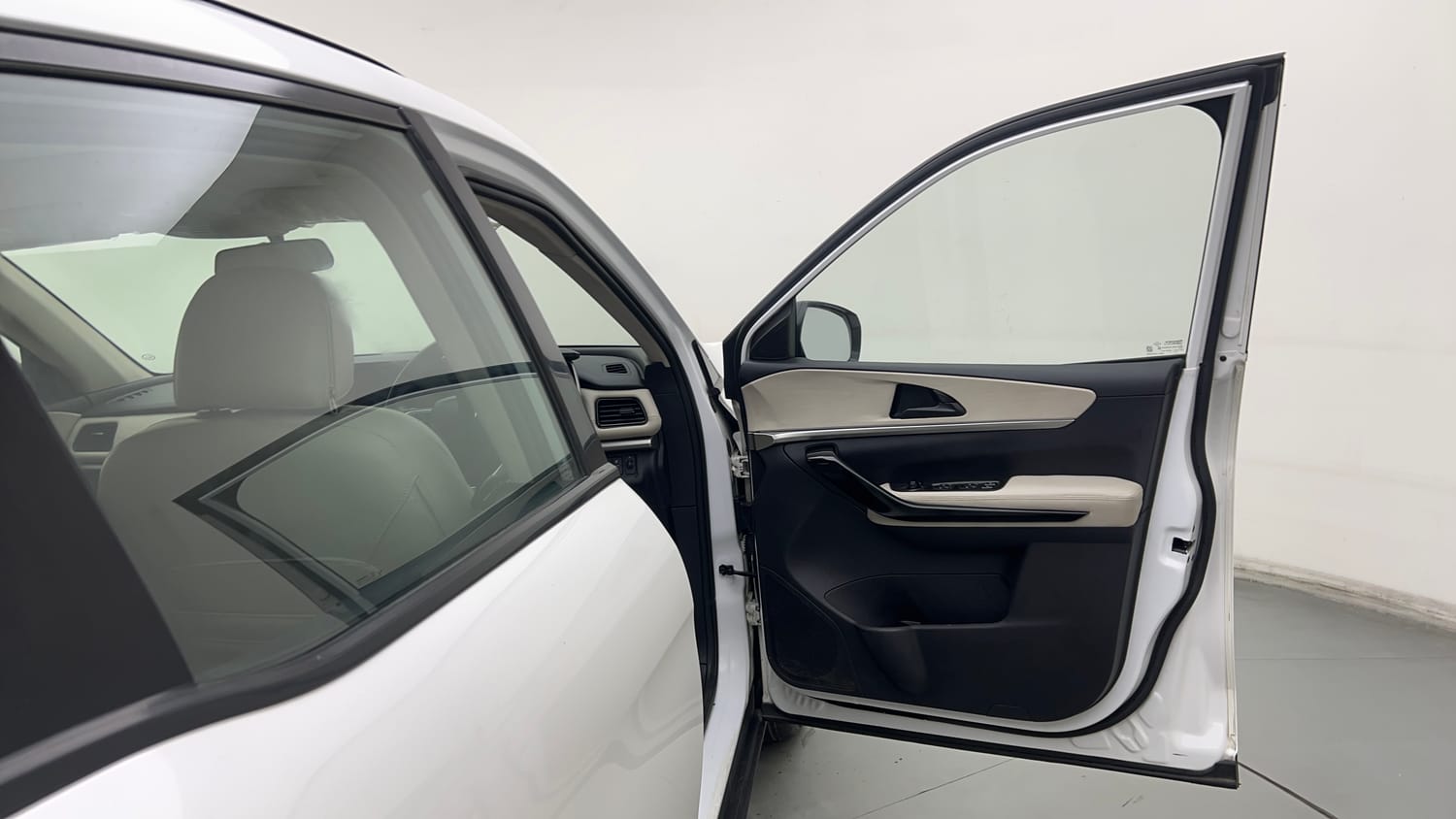 Used 2022 Mahindra XUV700 AX 5 Petrol AT 5 STR Petrol Automatic interior RIGHT FRONT DOOR OPEN VIEW