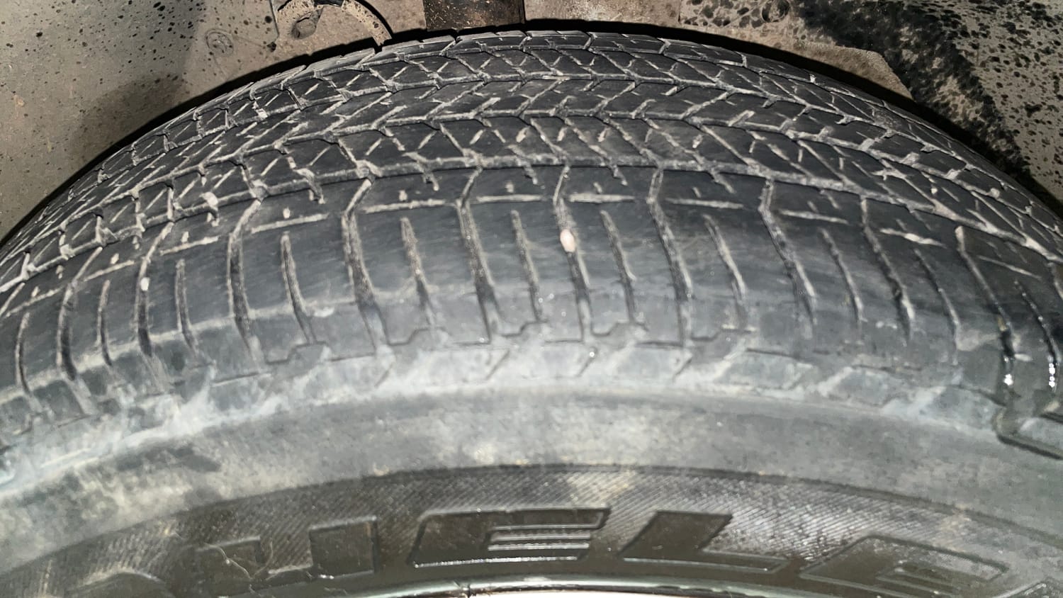 Used 2018 Mahindra XUV500 W10 Diesel Manual tyres RIGHT FRONT TYRE TREAD VIEW