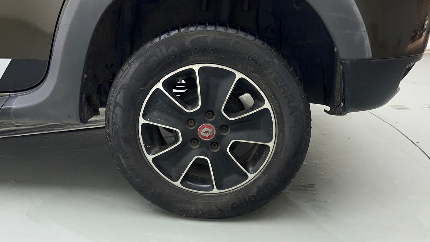 Used 2018 Renault Duster RXS CVT Petrol Automatic tyres LEFT REAR TYRE RIM VIEW