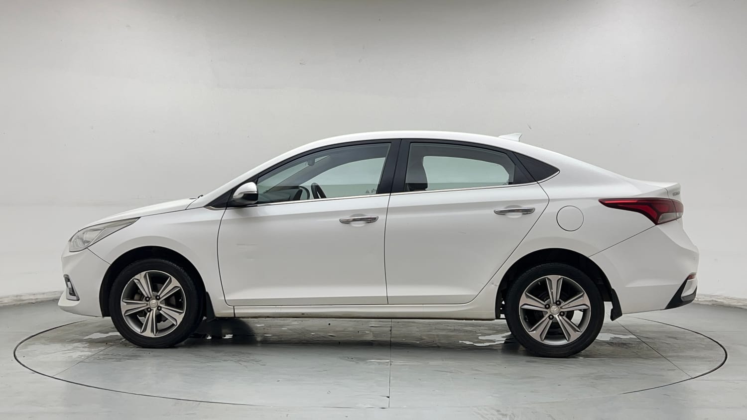 Used 2019 Hyundai Verna SX 1.6 VTVT Petrol Manual exterior LEFT SIDE VIEW