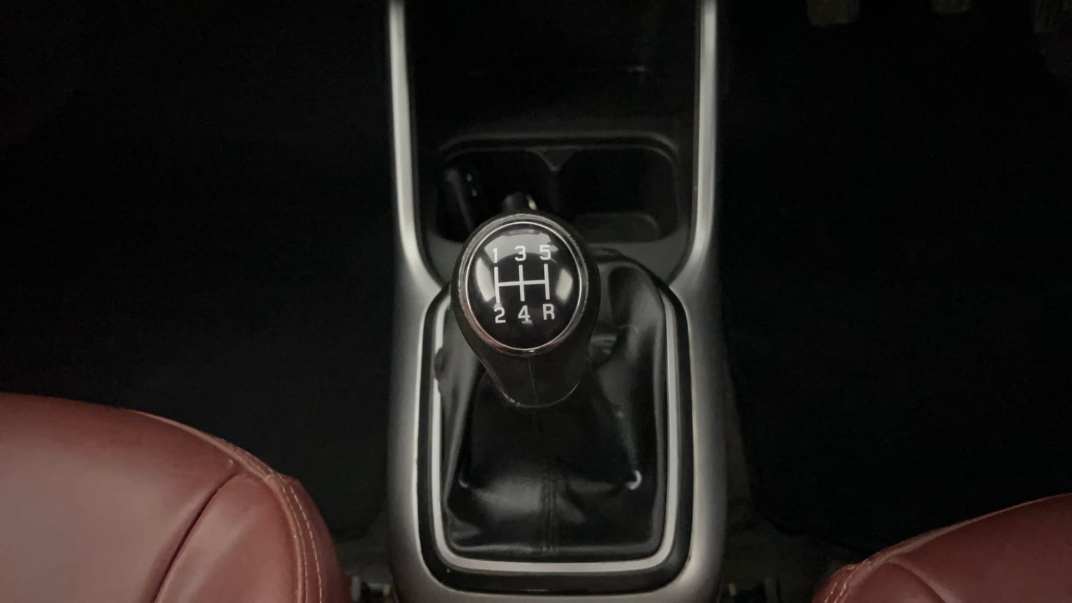 Used 2021 Maruti Suzuki Ignis Alpha 1.2 MT Petrol Manual interior GEAR  KNOB VIEW