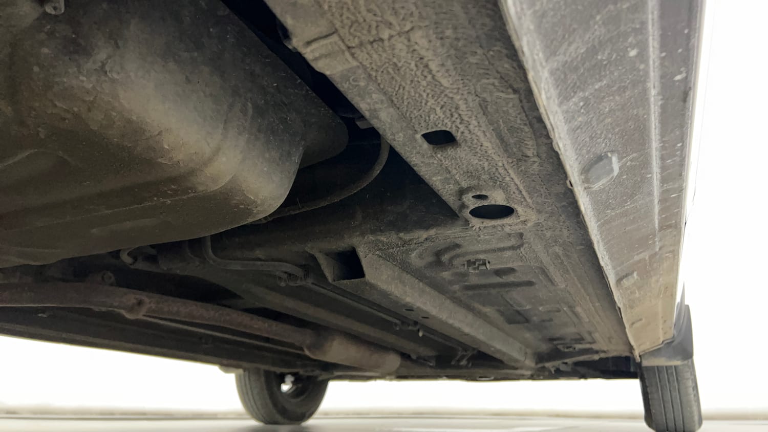 Used 2022 Renault Triber Limited Edition Petrol Manual extra REAR RIGHT UNDERBODY VIEW