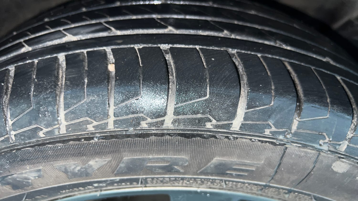 Used 2023 kia Seltos HTX 1.5 Petrol IVT Petrol Automatic tyres RIGHT FRONT TYRE TREAD VIEW