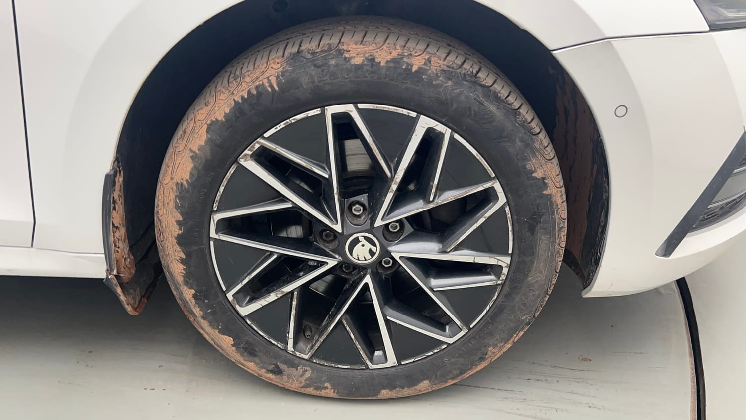 Used 2022 Skoda Octavia L&K 2.0 Petrol Automatic tyres RIGHT FRONT TYRE RIM VIEW