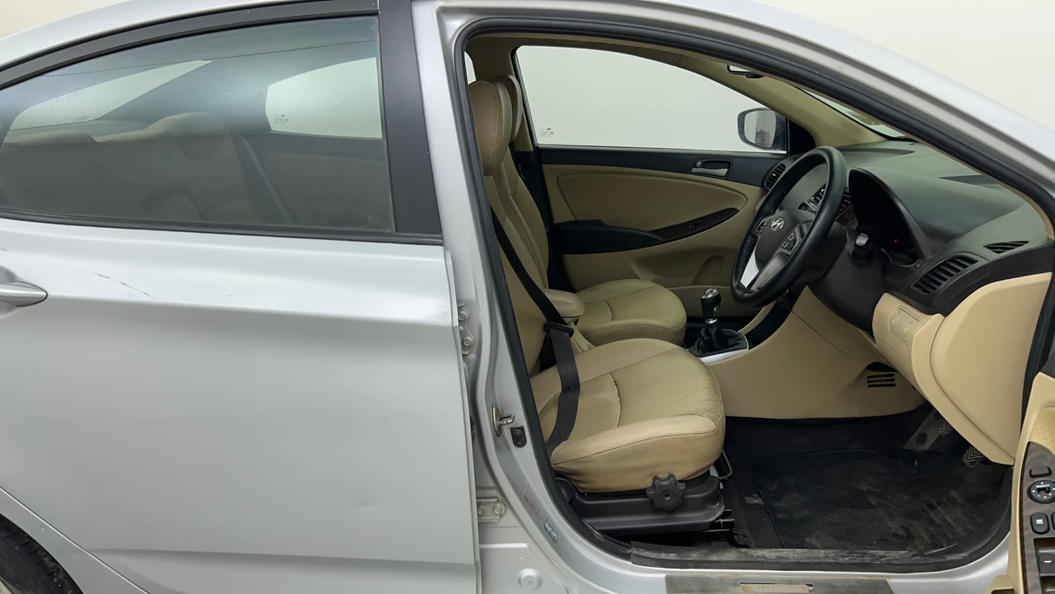 Used 2017 Hyundai Verna 1.6 CRDI SX (O) Diesel Manual interior RIGHT SIDE FRONT DOOR CABIN VIEW
