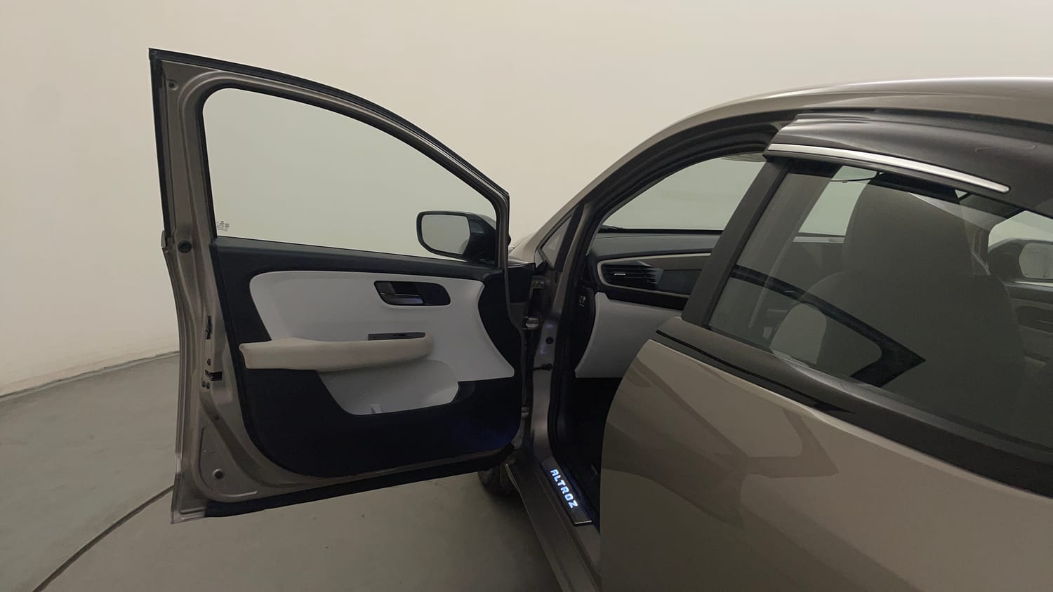 Used 2025 Tata Altroz Accomplished Plus S Petrol 6DCT Petrol Automatic interior LEFT FRONT DOOR OPEN VIEW