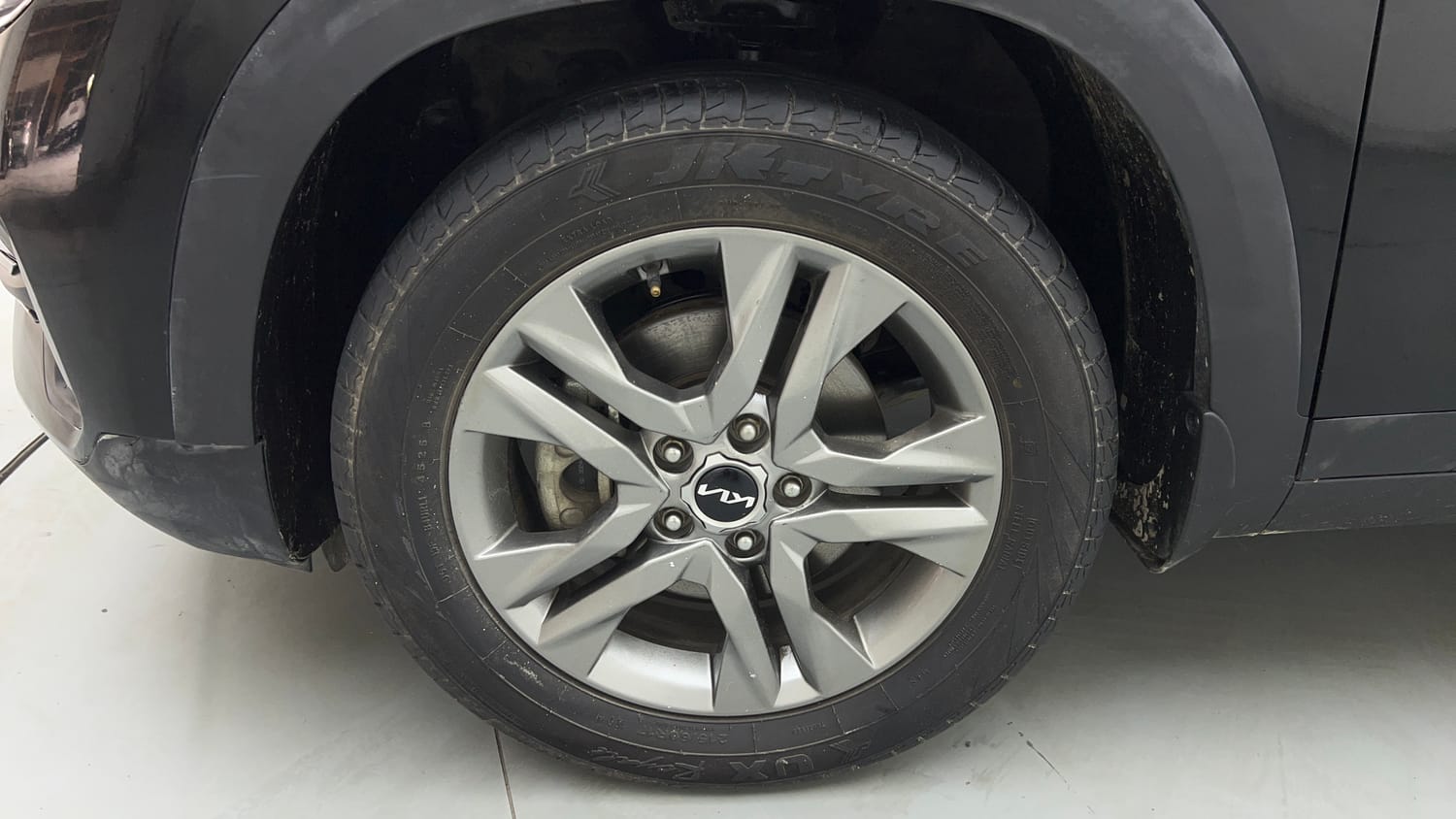 Used 2023 kia Seltos HTX 1.5 Petrol IVT Petrol Automatic tyres LEFT FRONT TYRE RIM VIEW