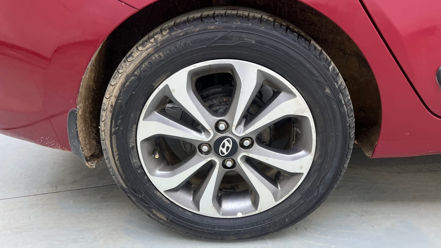 Used 2016 Hyundai Xcent SX 1.2 (O) Petrol Manual tyres RIGHT REAR TYRE RIM VIEW