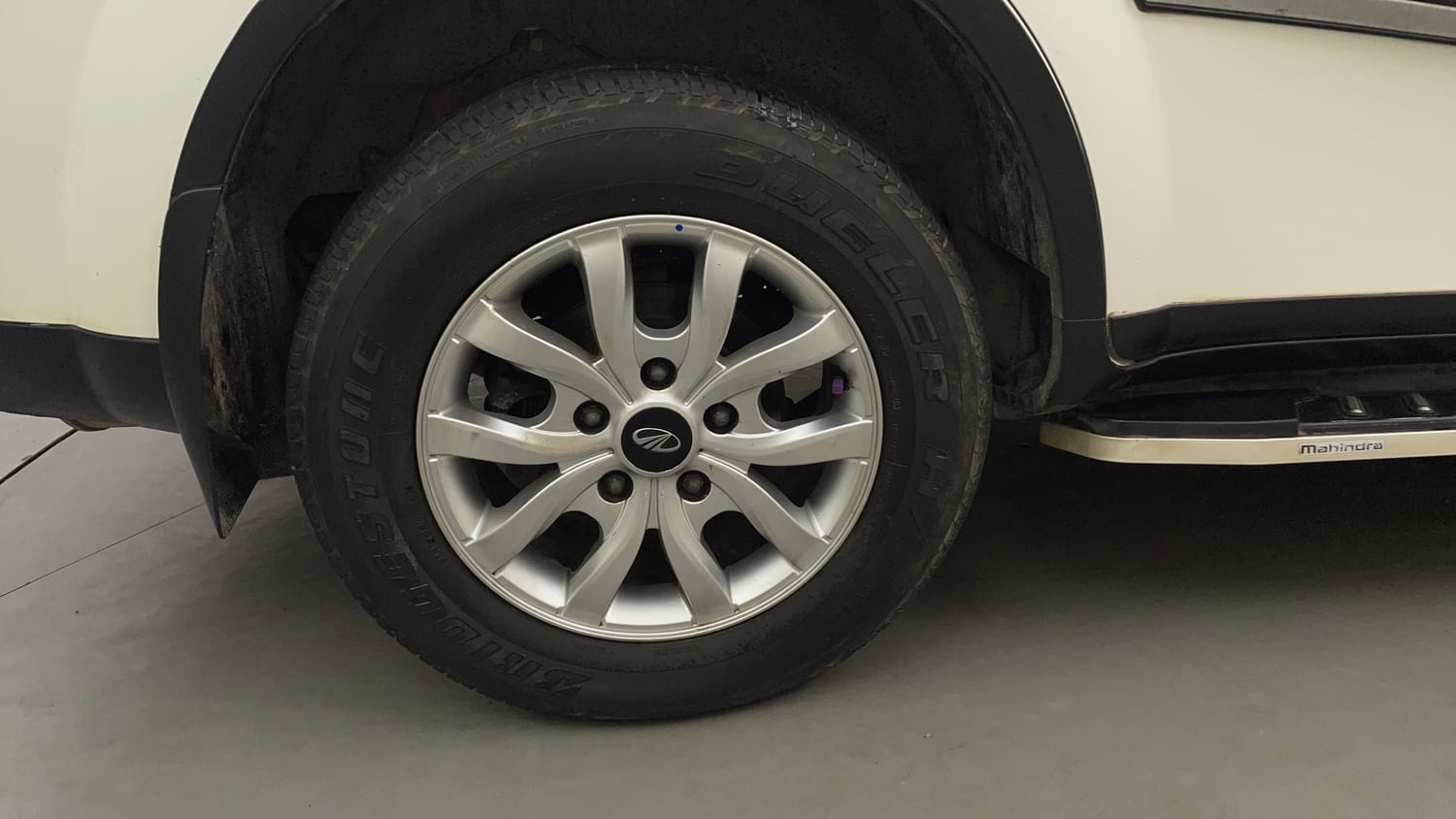 Used 2018 Mahindra XUV500 W10 Diesel Manual tyres RIGHT REAR TYRE RIM VIEW
