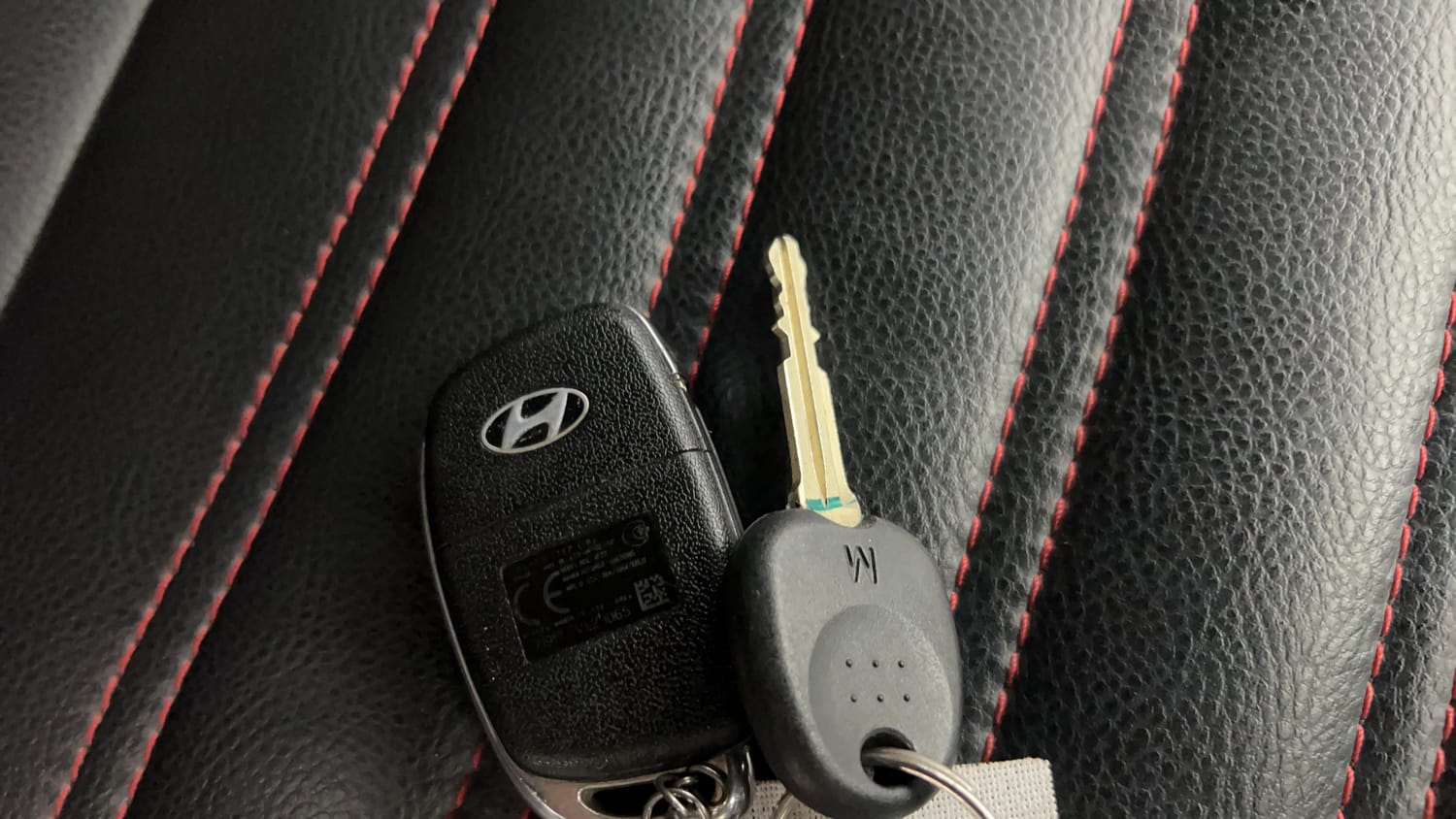 Used 2017 Hyundai Elite i20 Asta 1.2 Dual Tone Petrol Manual extra CAR KEY VIEW
