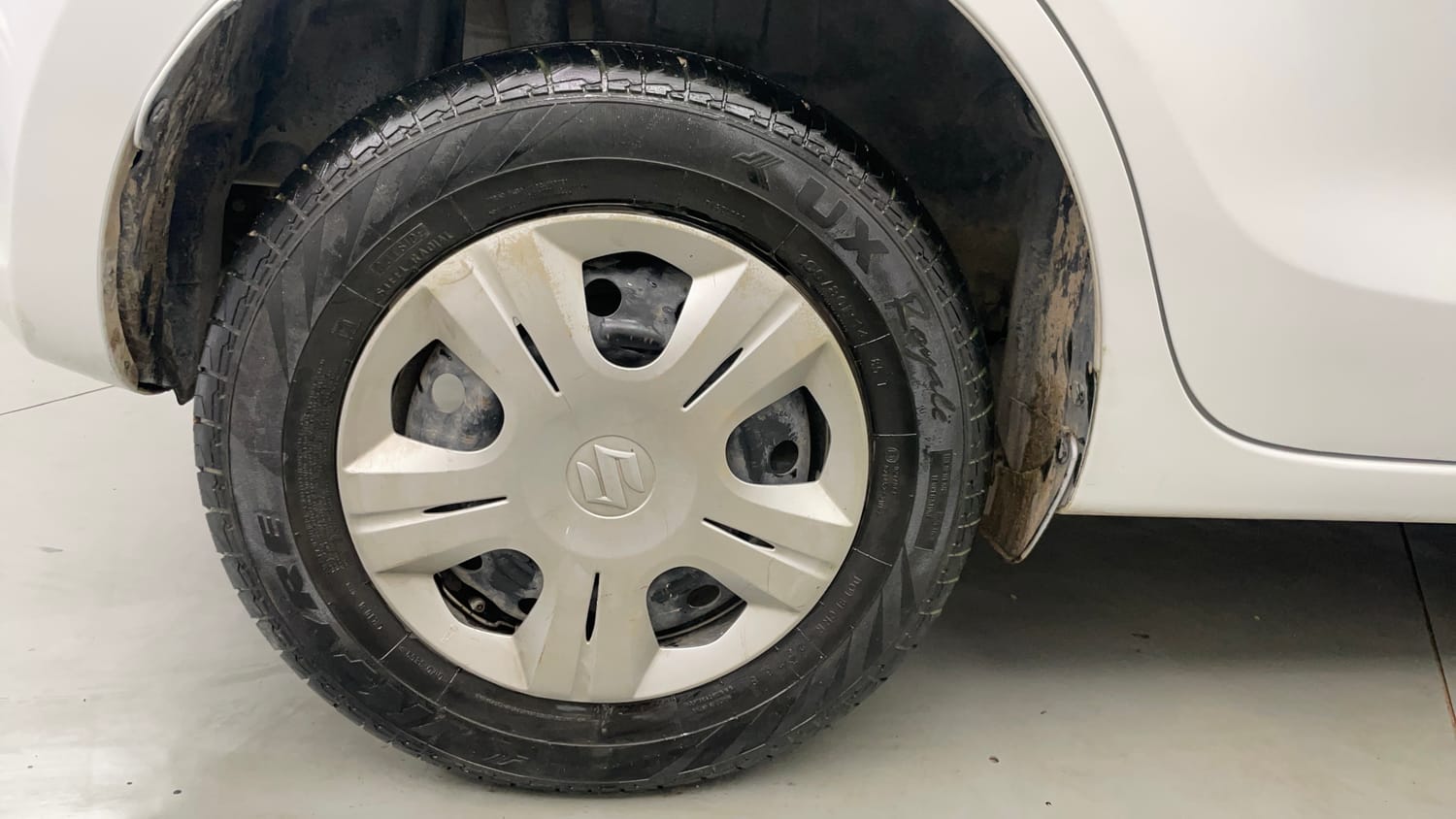 Used 2023 Maruti Suzuki Swift VXi Petrol Manual tyres RIGHT REAR TYRE RIM VIEW