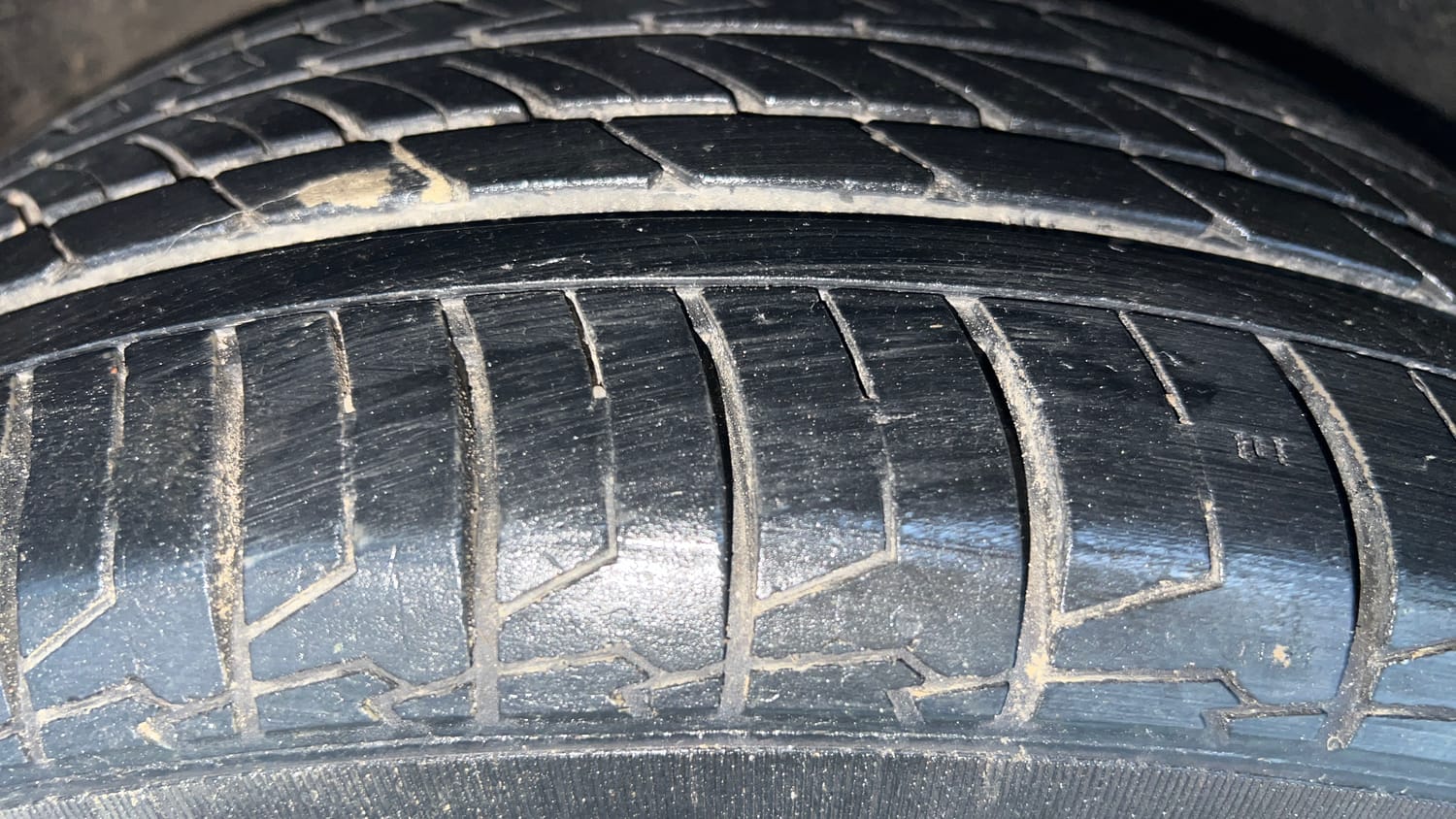 Used 2016 Maruti Suzuki Baleno Zeta 1.2 AT Petrol Automatic tyres RIGHT REAR TYRE TREAD VIEW