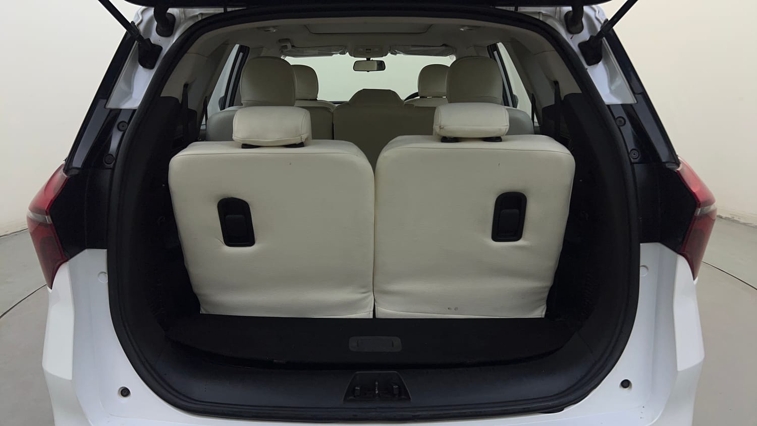 Used 2023 Mahindra XUV700 AX 5 Diesel AT 7 STR Diesel Automatic interior DICKY INSIDE VIEW