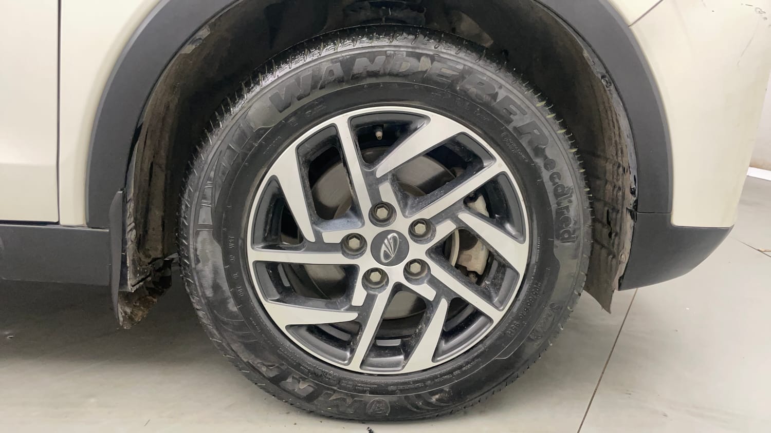 Used 2022 Mahindra XUV 300 W8 (O) 1.2 Petrol Petrol Manual tyres RIGHT FRONT TYRE RIM VIEW