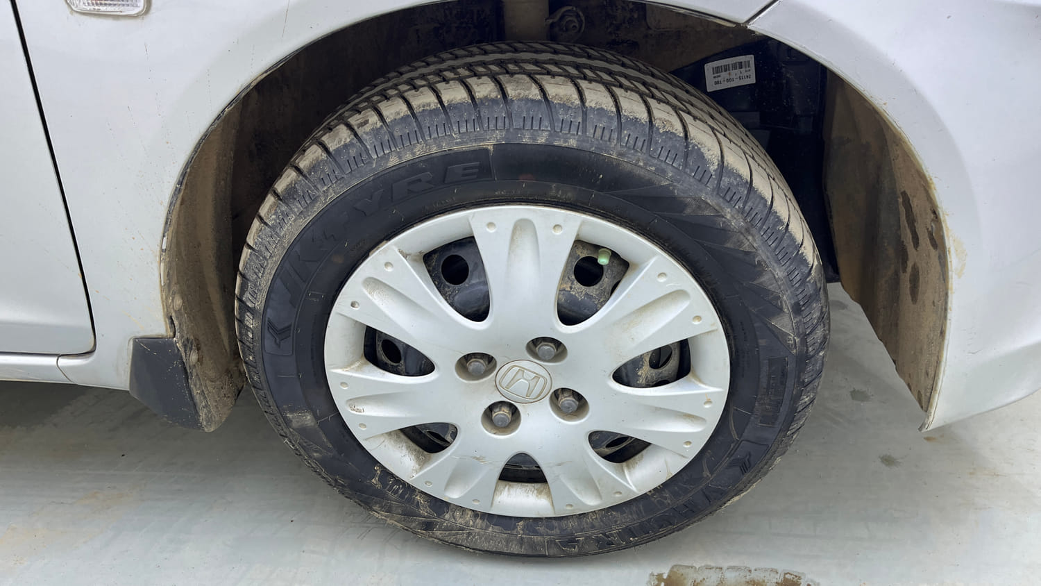 Used 2014 Honda Brio S MT Petrol Manual tyres RIGHT FRONT TYRE RIM VIEW