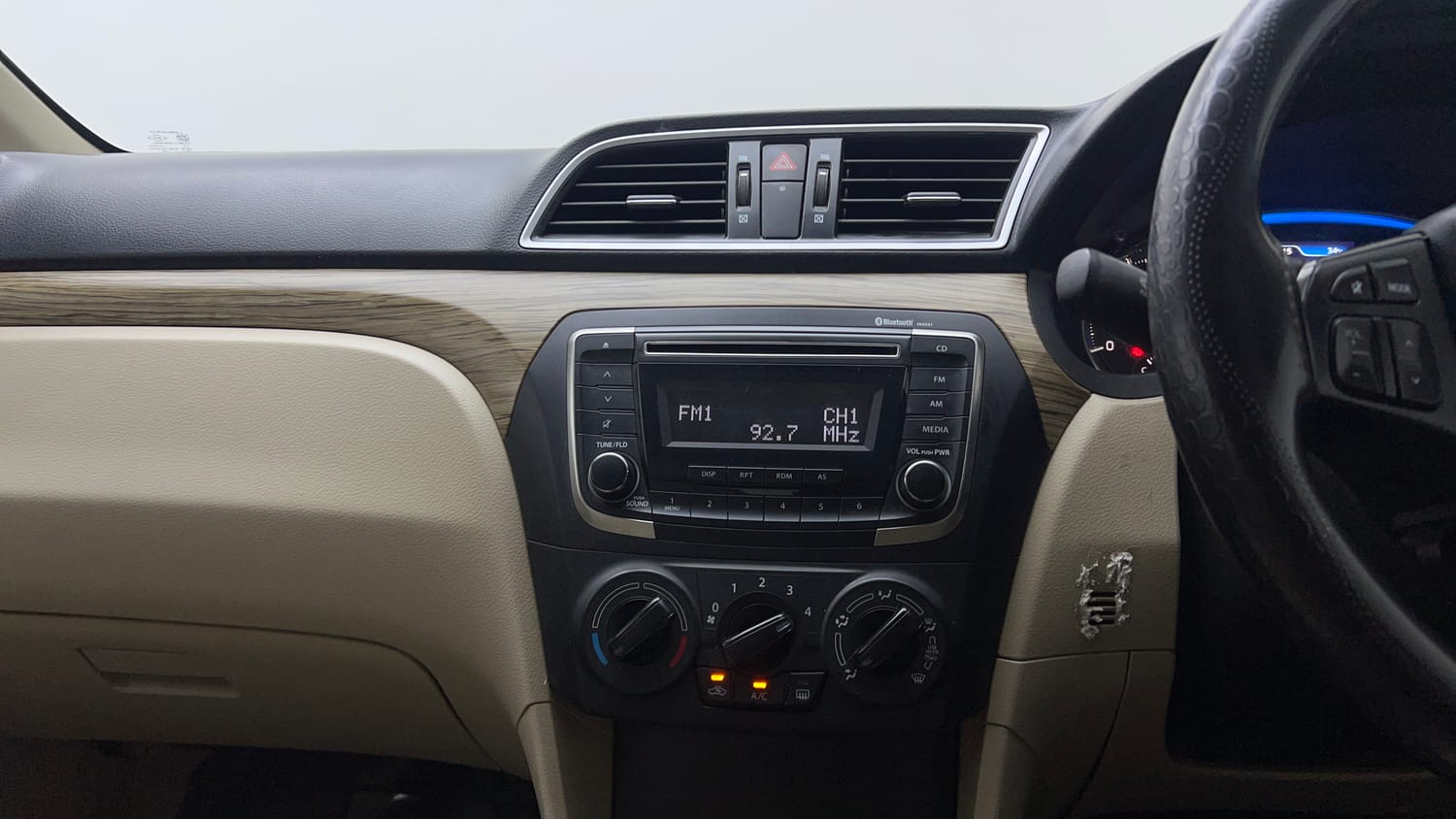 Used 2024 Maruti Suzuki Ciaz Sigma 1.5 Petrol Manual top_features Integrated (in-dash) music system