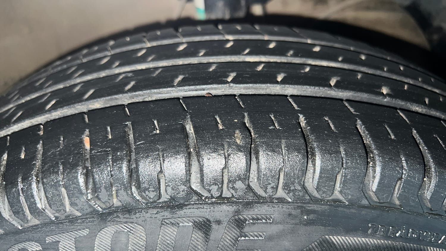 Used 2018 Maruti Suzuki Dzire VXi AMT Petrol Automatic tyres RIGHT FRONT TYRE TREAD VIEW