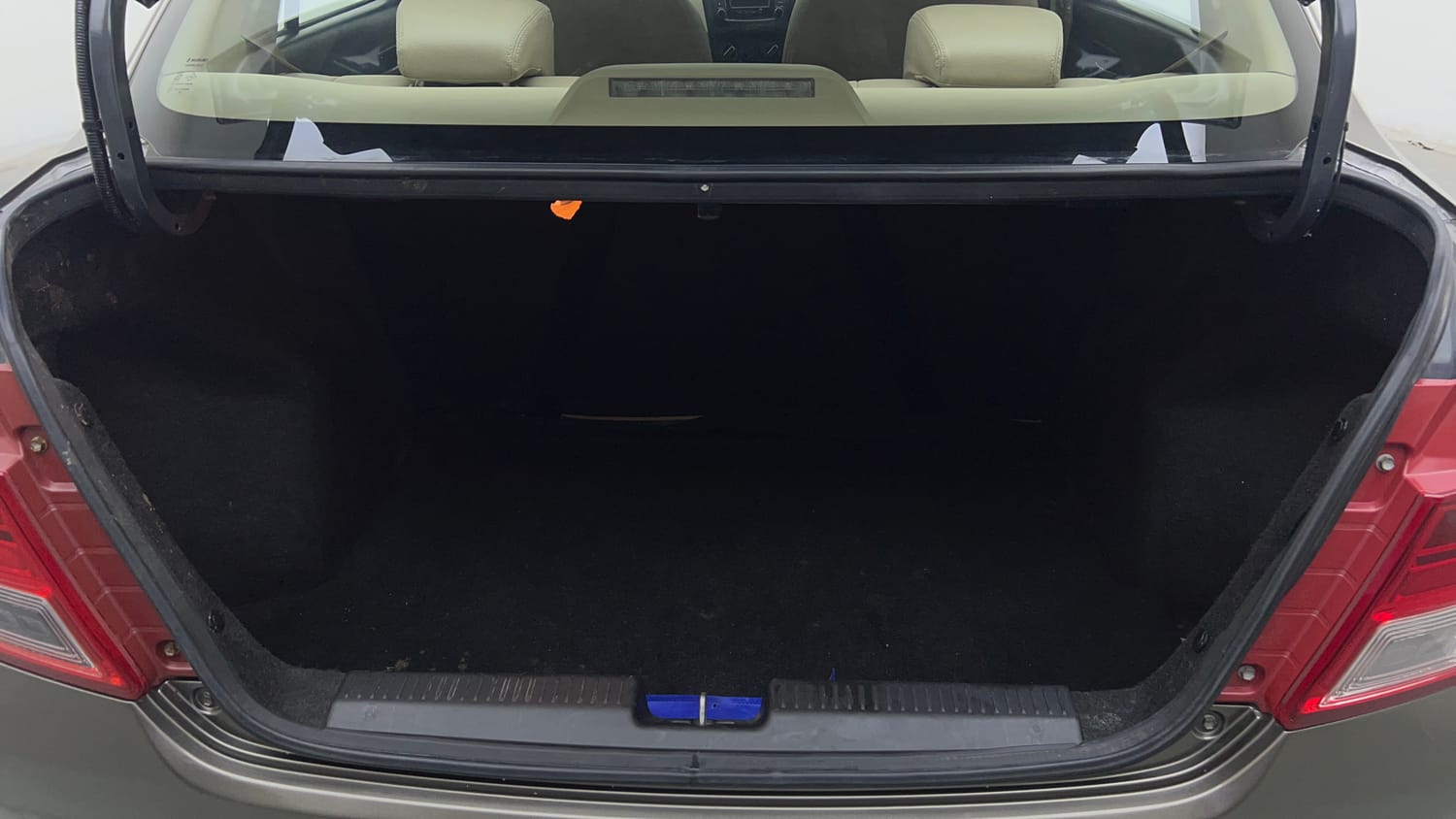 Used 2018 Maruti Suzuki Dzire VXi AMT Petrol Automatic interior DICKY INSIDE VIEW