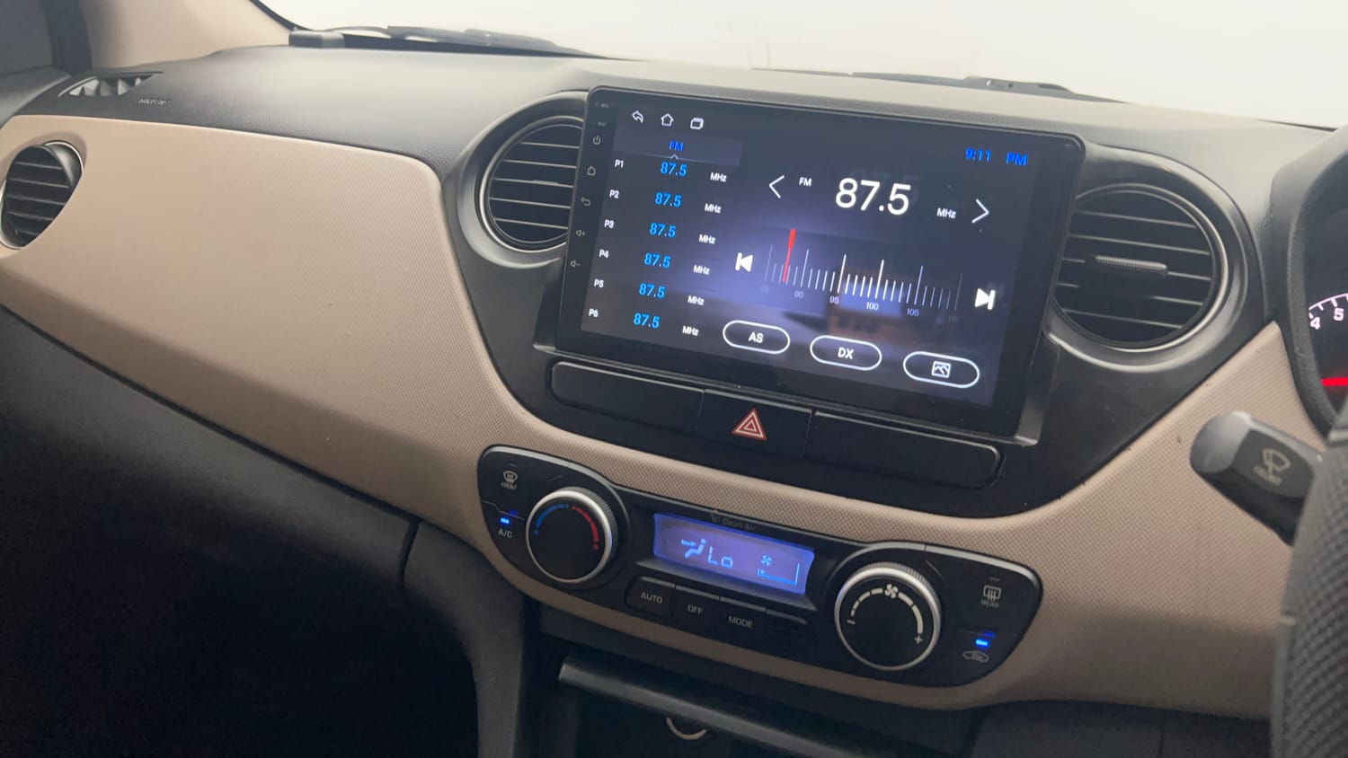 Used 2014 Hyundai Xcent SX 1.2 (O) Petrol Manual interior MUSIC SYSTEM & AC CONTROL VIEW