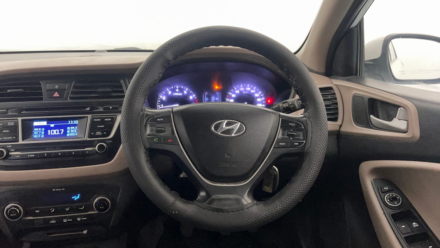 Used 2015 Hyundai Elite i20 Sportz 1.2 Petrol Manual interior STEERING VIEW