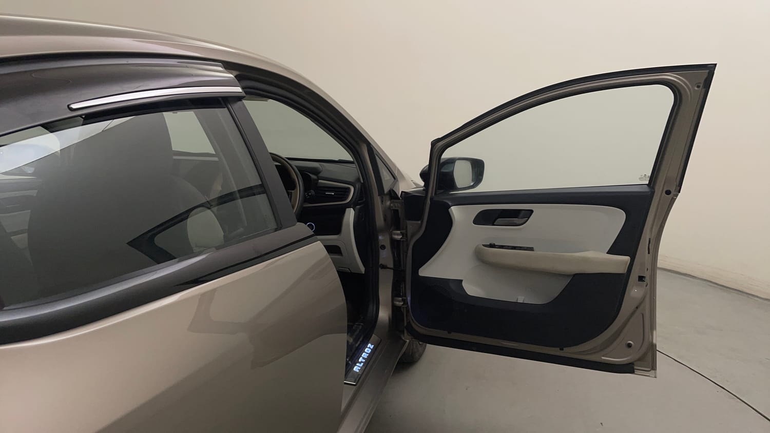 Used 2025 Tata Altroz Accomplished Plus S Petrol 6DCT Petrol Automatic interior RIGHT FRONT DOOR OPEN VIEW