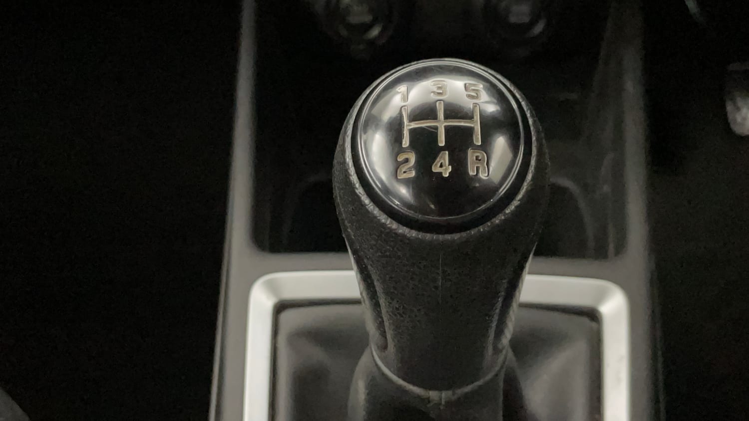 Used 2023 Maruti Suzuki Swift VXi Petrol Manual interior GEAR  KNOB VIEW