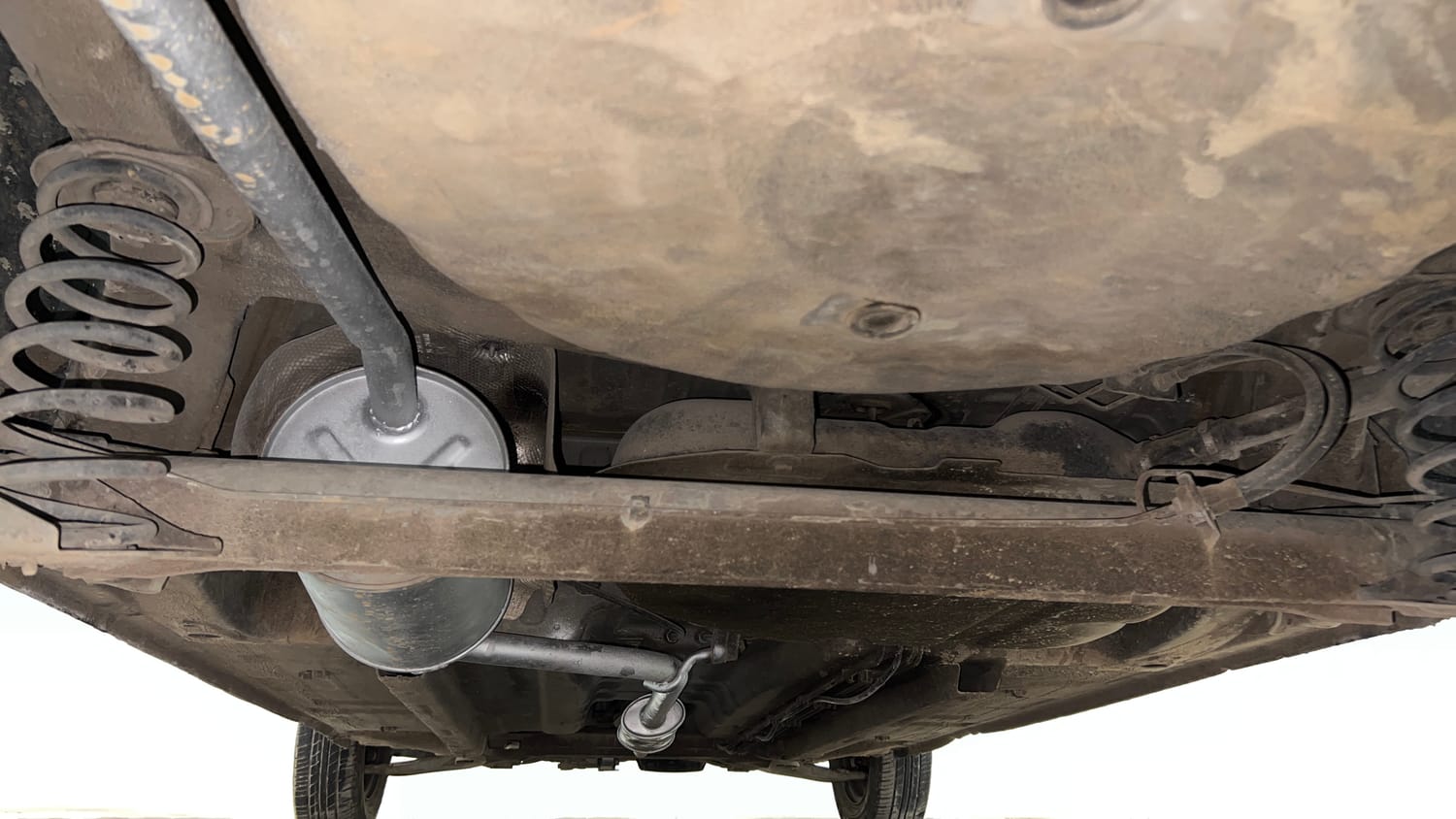 Used 2016 Renault Kwid RXL Petrol Manual extra REAR UNDERBODY VIEW (TAKEN FROM REAR)