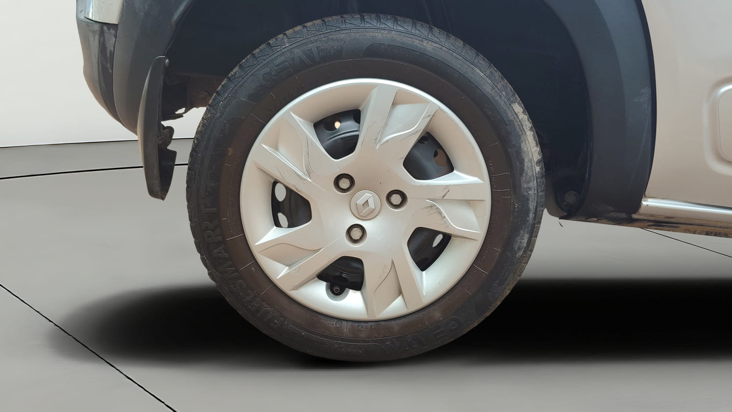 Used 2020 Renault Kwid RXT Petrol Manual tyres RIGHT REAR TYRE RIM VIEW
