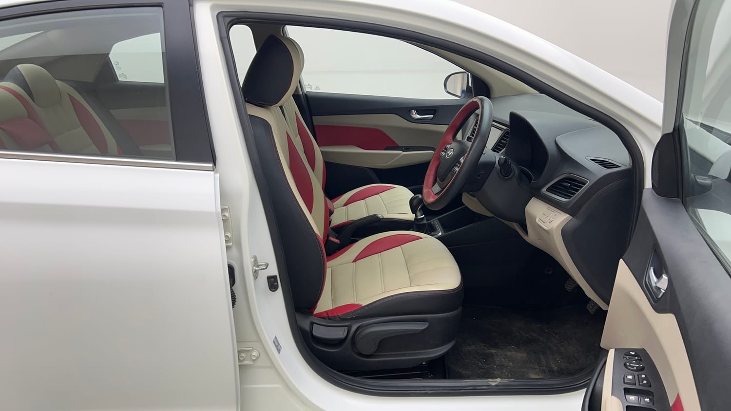 Used 2019 Hyundai Verna SX 1.6 VTVT Petrol Manual interior RIGHT SIDE FRONT DOOR CABIN VIEW