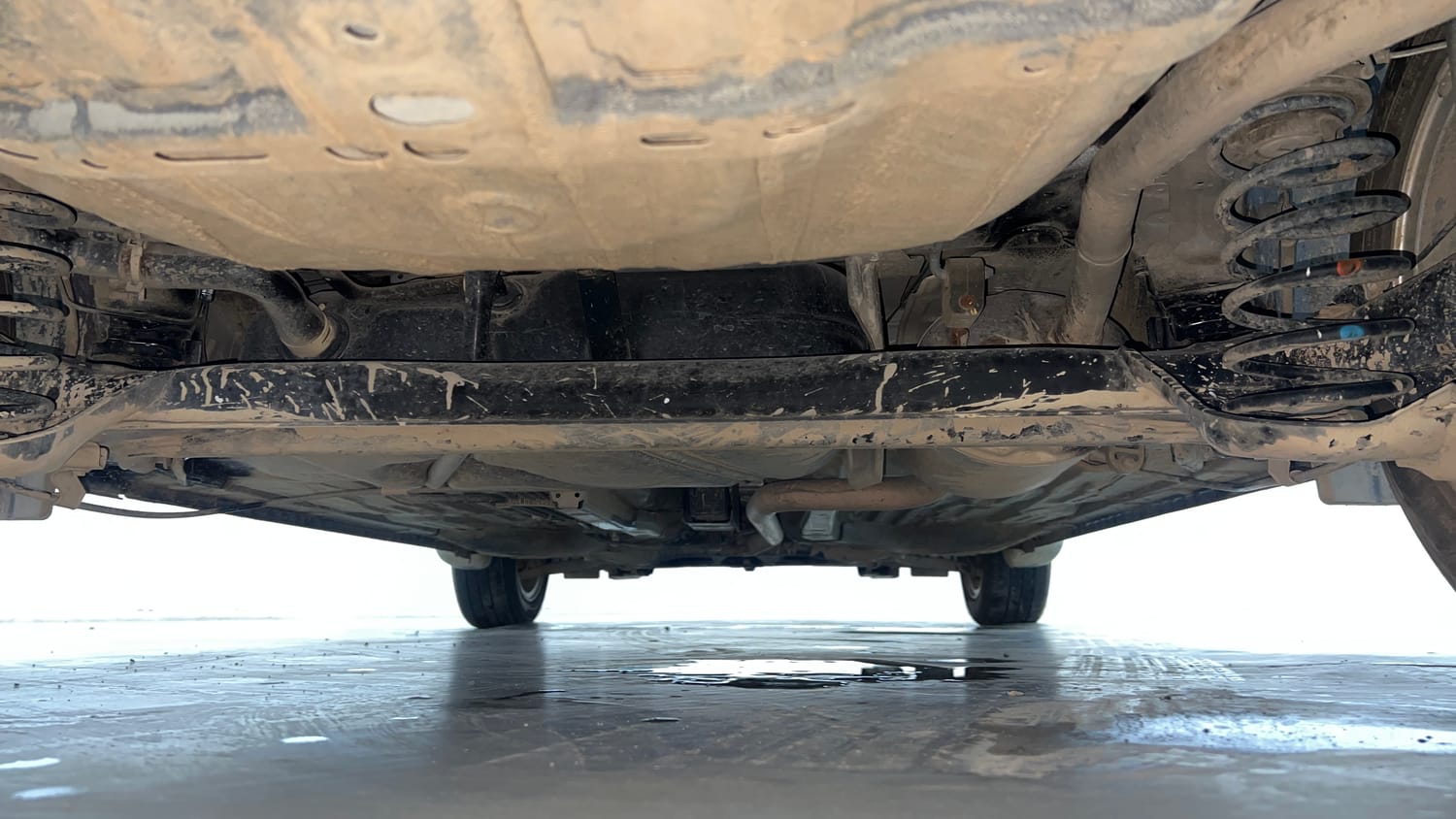 Used 2025 honda Amaze 2nd Generation VX 1.2 Petrol MT Petrol Manual extra REAR UNDERBODY VIEW (TAKEN FROM REAR)