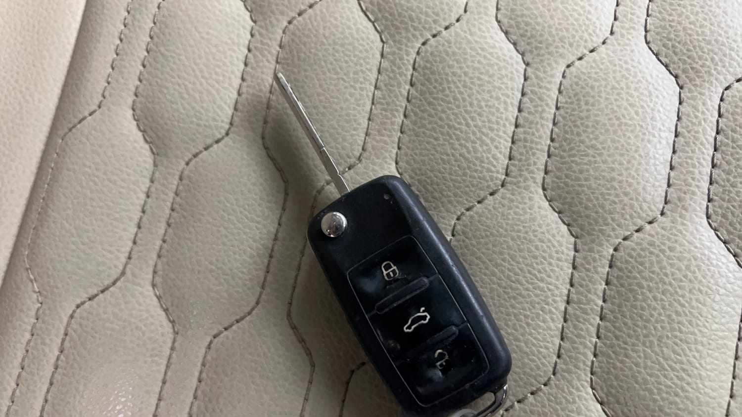 Used 2015 Volkswagen Polo Highline1.2L (P) Petrol Manual extra CAR KEY VIEW