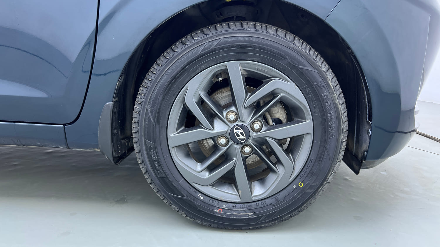 Used 2020 Hyundai Grand i10 Nios Sportz AMT 1.2 Kappa VTVT Petrol Automatic tyres RIGHT FRONT TYRE RIM VIEW