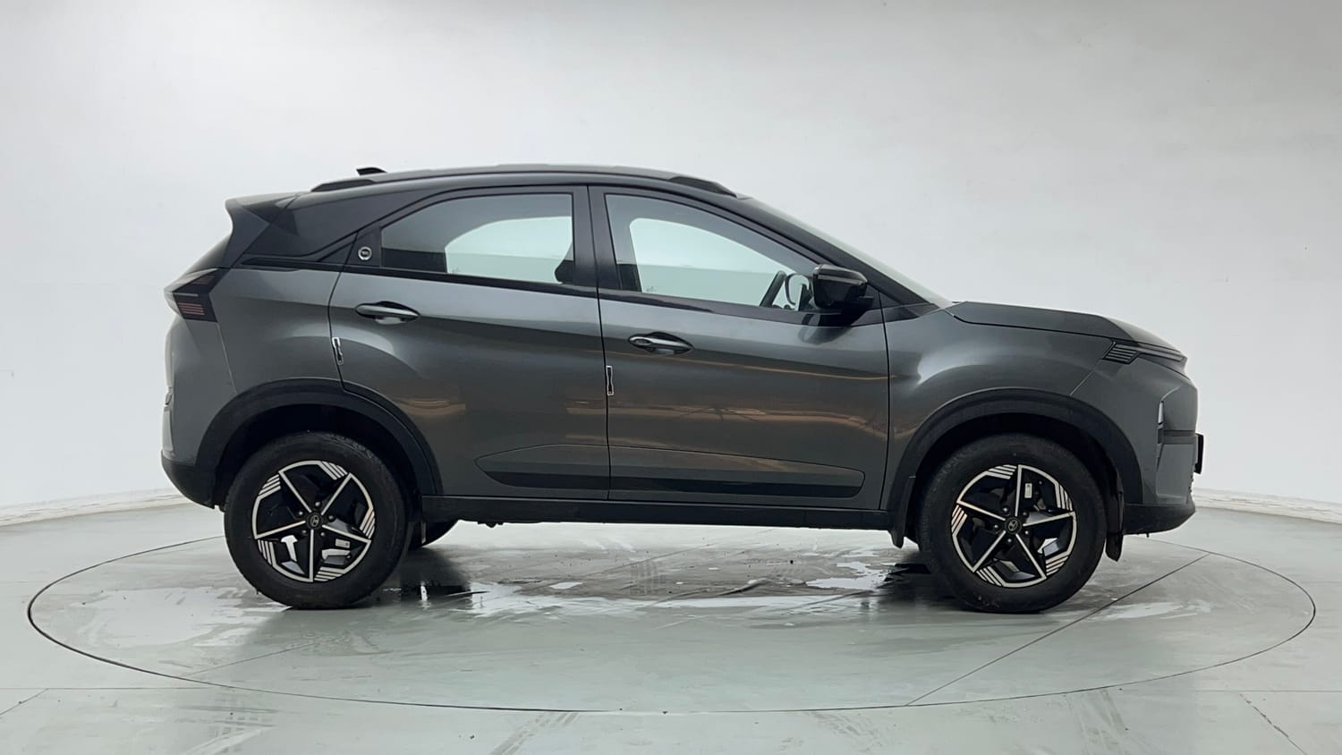 Used 2024 tata Nexon Fearless S 1.2 Revotron Petrol 7DCA Dual Tone Petrol Automatic exterior RIGHT SIDE VIEW