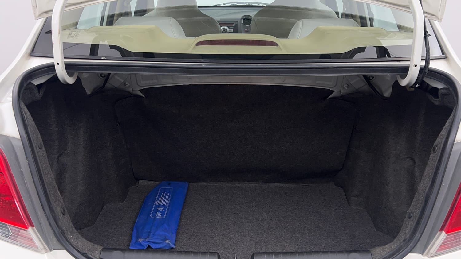Used 2013 Honda Amaze 1.2 S i-VTEC Petrol Manual interior DICKY INSIDE VIEW