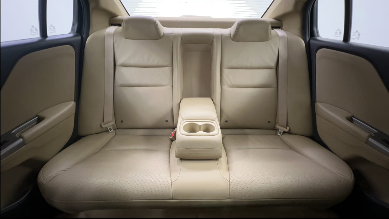 Used 2016 Honda City VX CVT Petrol Automatic interior REAR SEAT CONDITION VIEW